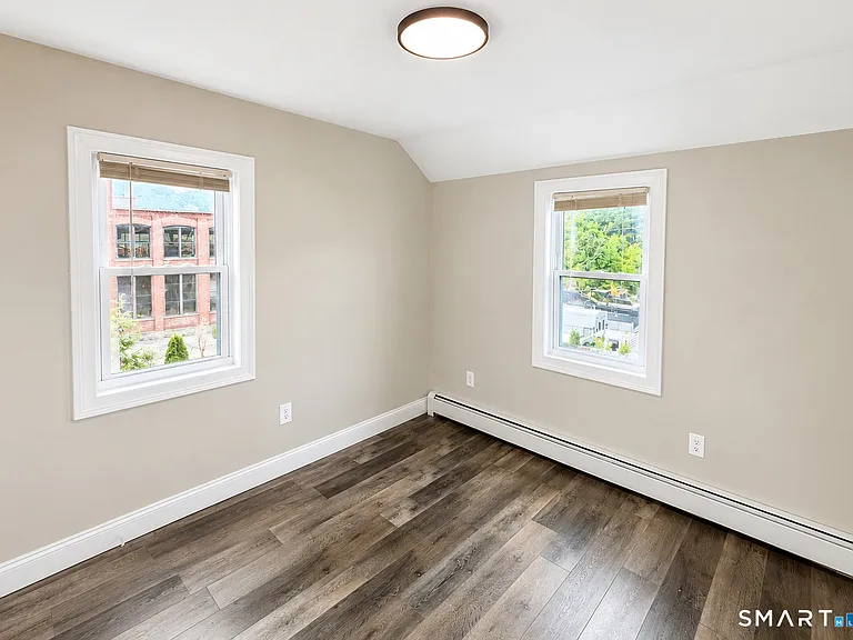 53 Prospect St #1R — Photo 10