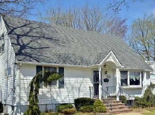 329 Euclid Ave, Massapequa Park, NY 11762