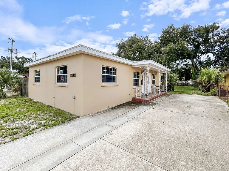 2613 E Clark St — Photo 3