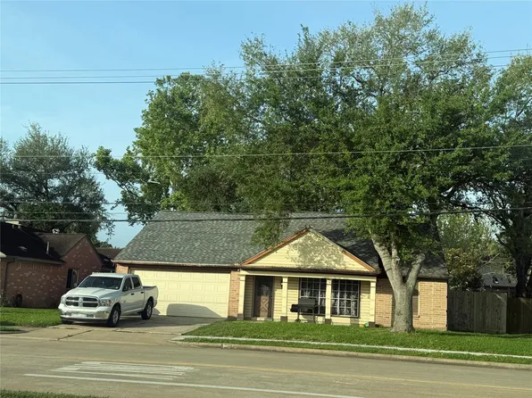 2430 Shady Bend Dr, Pearland, TX 77581