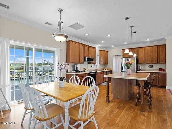 5th image of 122 Westmouth Bay Drive