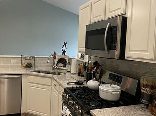 335 Thornwood Way UNIT B, South Elgin, IL 60177