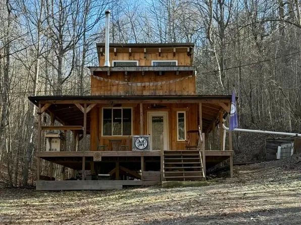 105 Chambers Fork Rd, Campton, KY 41301