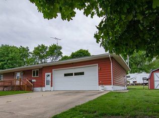 104 8th St NW, Hampton, IA 50441