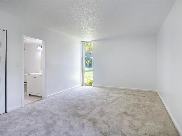 2930 Forest Hills Blvd — Photo 9