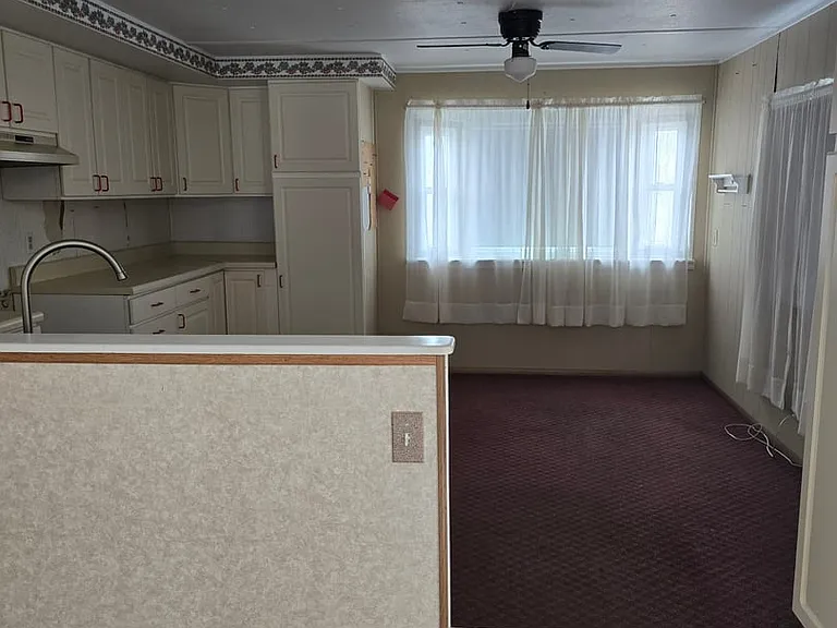 233 Hickory St — Photo 3
