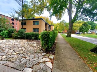 45 Kimbark Rd APT 1, Riverside, IL 60546