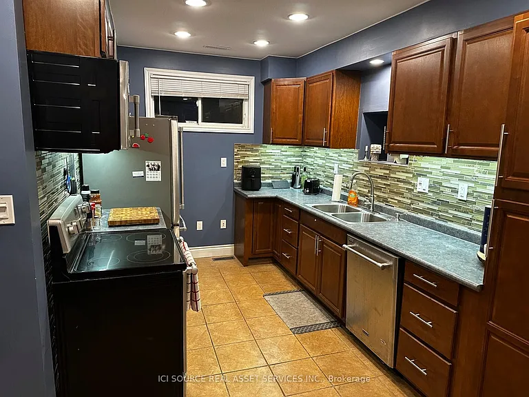 1043 Lena Ave #1 — Photo 6
