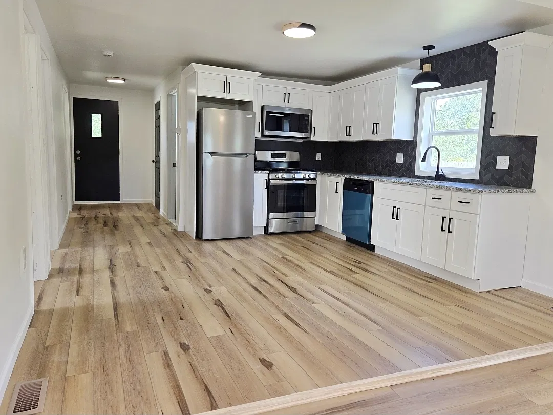 3 bed, 800 sqft, $1,400 — Photo 3