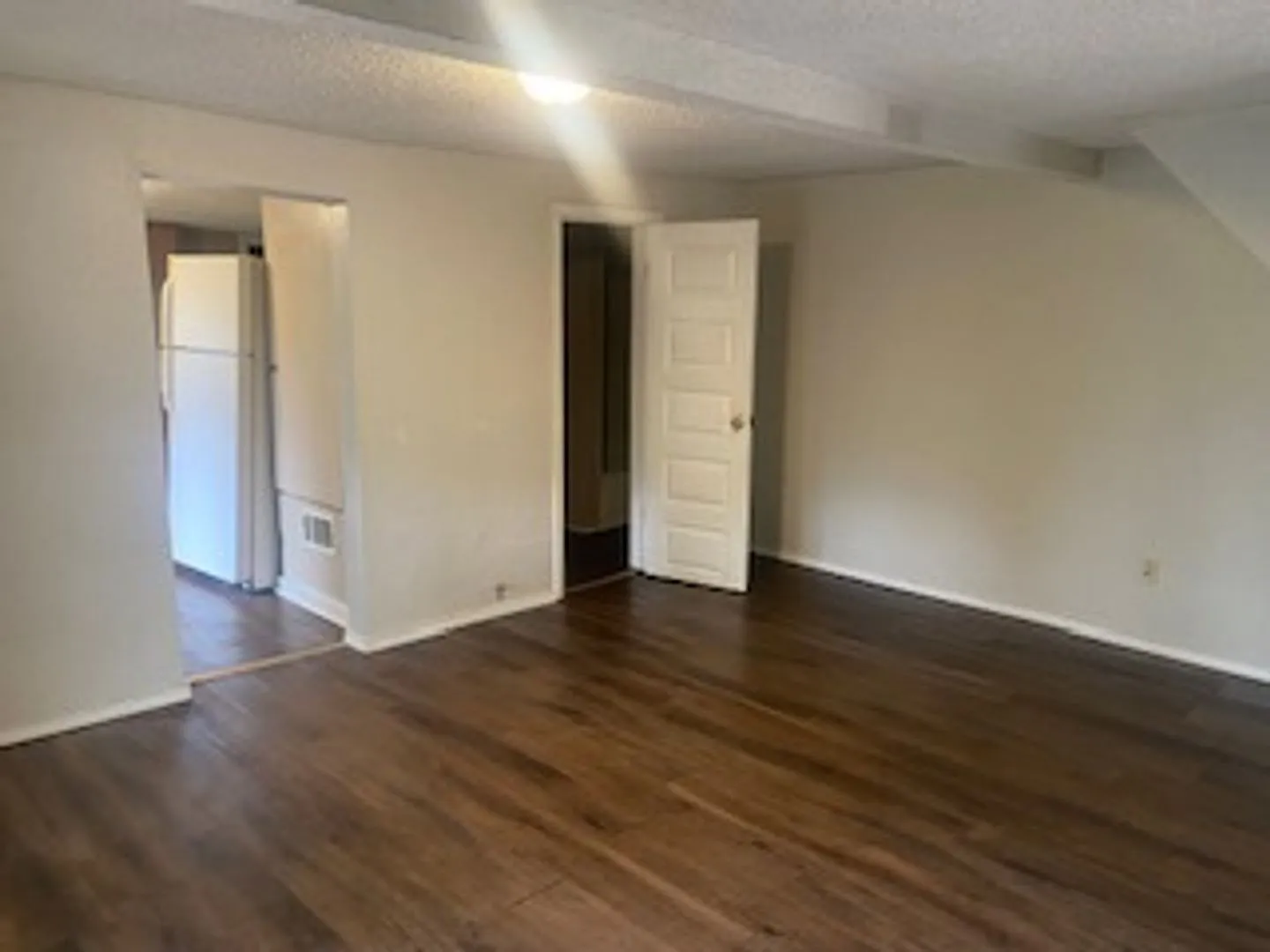 Coming Soon! 2 Bedroom 1 Bathroom Duplex — Photo 2