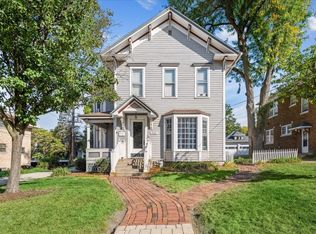 528 E Chicago St, Elgin, IL 60120