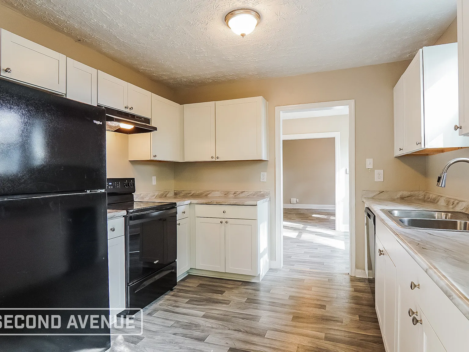 3 bed, 1.0 bath, 1321 sqft, $1,000 — Photo 4