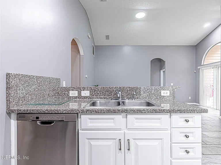 2243 Trailwood Dr — Photo 9