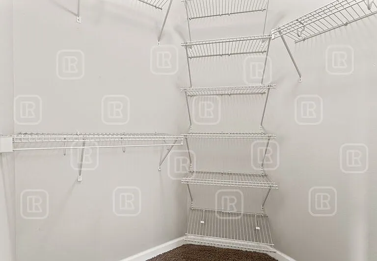 2211 N Oakland Ln — Photo 25
