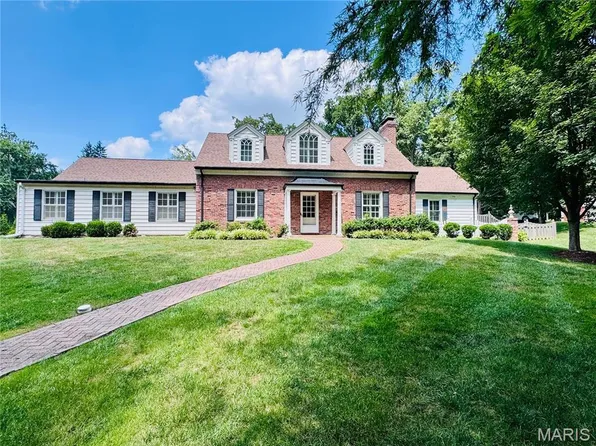 27 Ellsworth Ln, Saint Louis, MO 63124