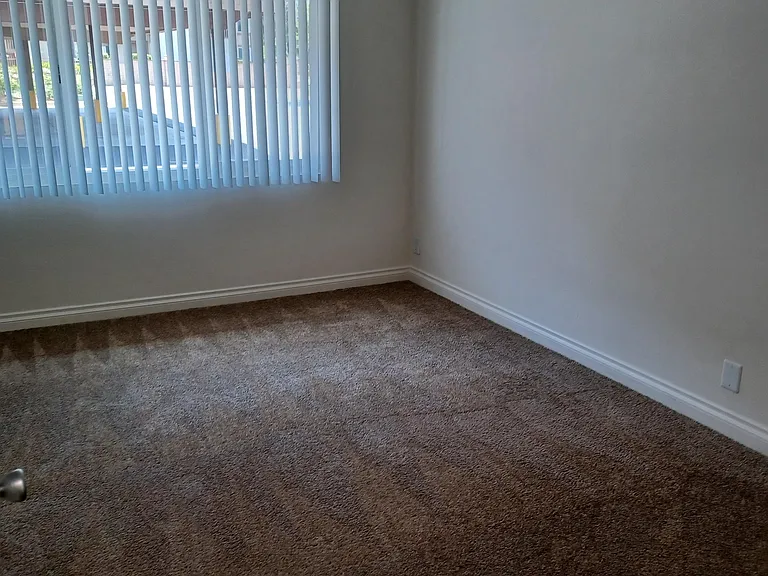 Huntington Garden Apartments — Photo 59