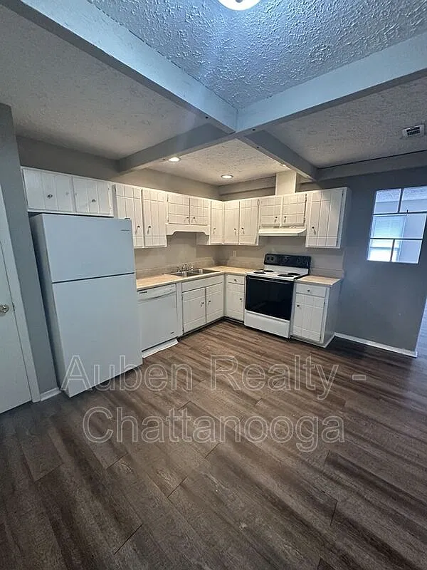 2 bed, 1.0 bath, 850 sqft, $1,100 — Photo 3