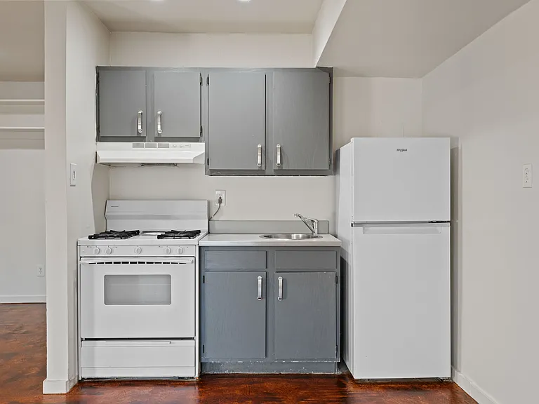 Space on 6th — Photo 14