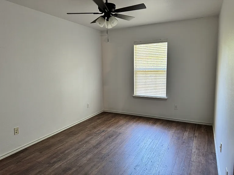 244 Turnberry Ln — Photo 20