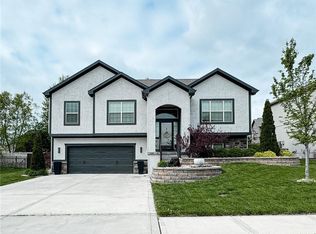 904 SW 35th St, Lees Summit, MO 64082