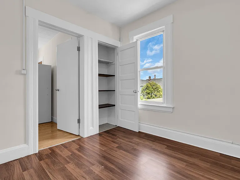 199 Hayward Pl #B — Photo 1