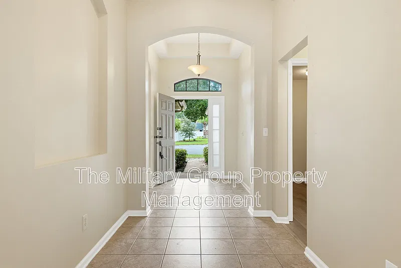 4 bed, 3.0 bath, 2198 sqft, $2,500 — Photo 3