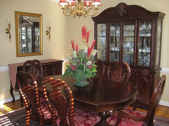 Dining room with  triple crown moldings