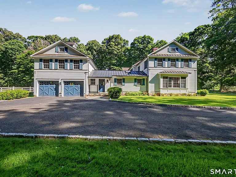 51 Squires Ln — Photo 3