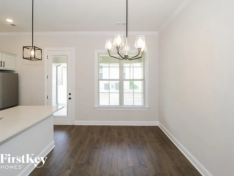 7406 Lost Grove Ln — Photo 5