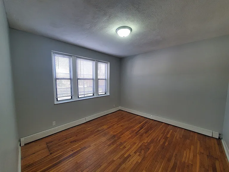 10 Abbotsford St #3 — Photo 8