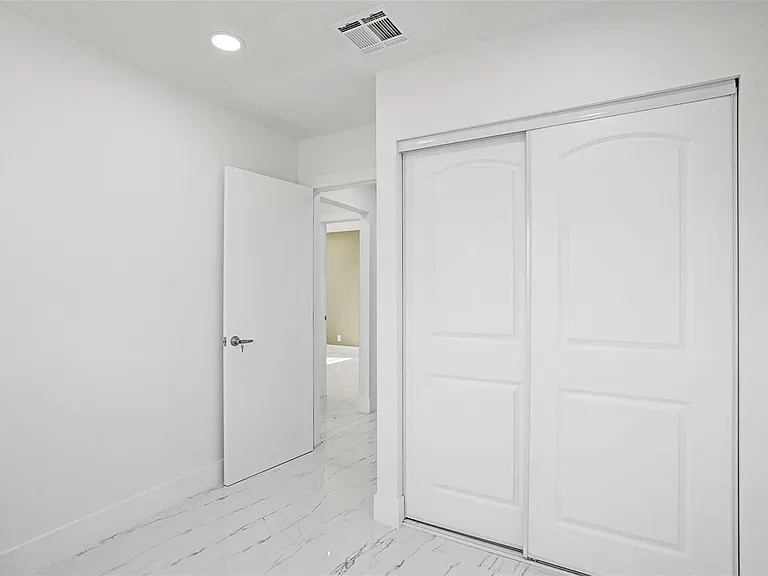 1437 SW 1st Ave — Photo 22