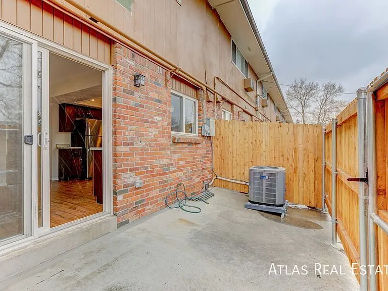 2565 Iris St — Photo 30