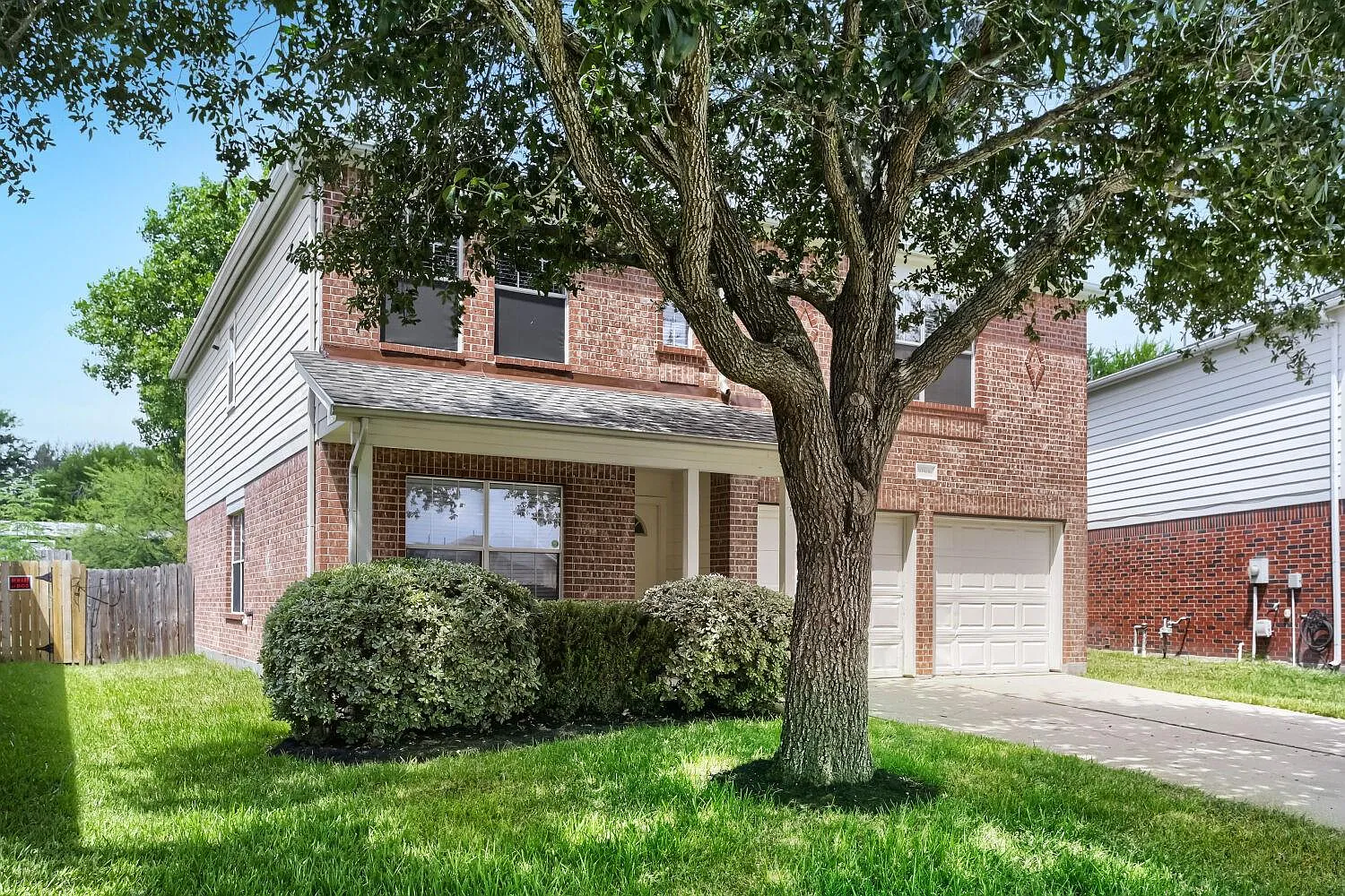 4 bed, 2.5 bath, 2562 sqft, $2,240 — Photo 2