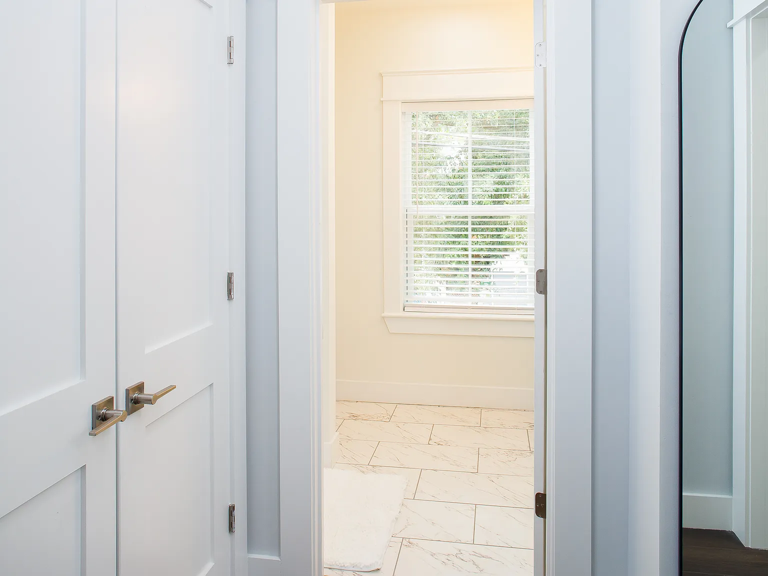 1 bed, 700 sqft, $2,100 — Photo 2