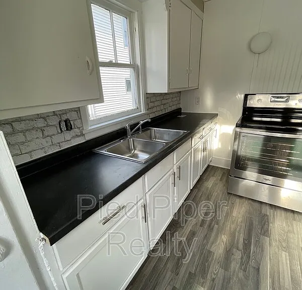 1254 S Chicago Ave — Photo 8