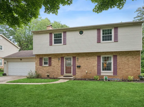 961 N Arrowhead Dr, Palatine, IL 60074