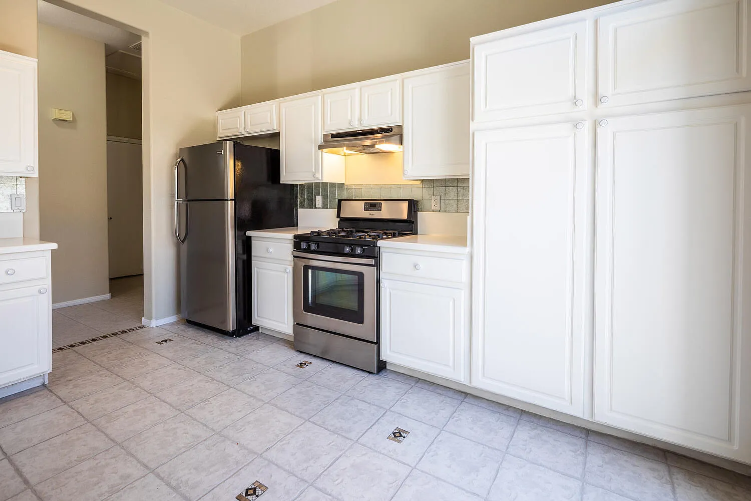 2 bed, 1500 sqft, $2,250 — Photo 3