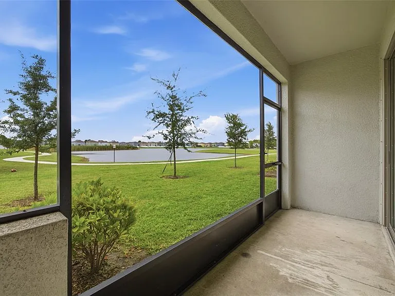 724 Royal Empress Dr — Photo 32