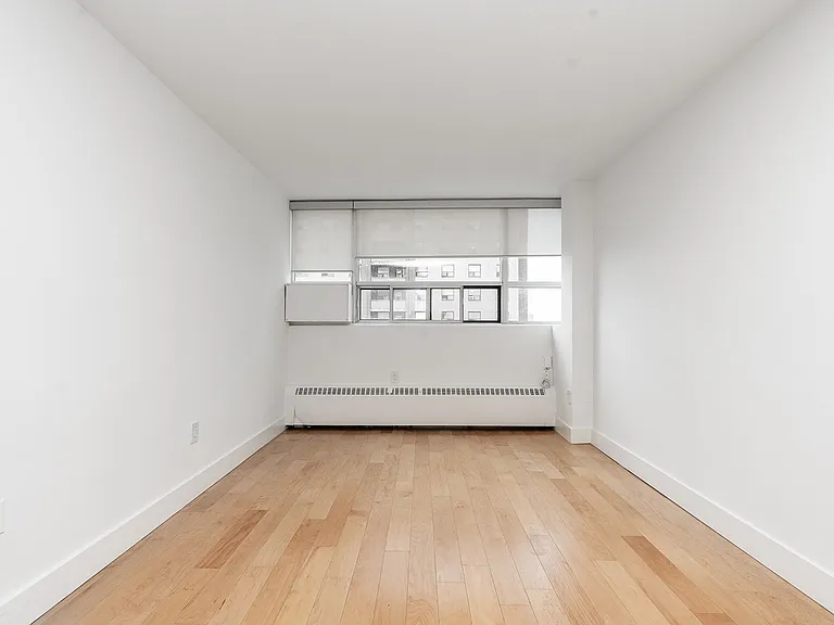 730 Saint Clarens Ave — Photo 14