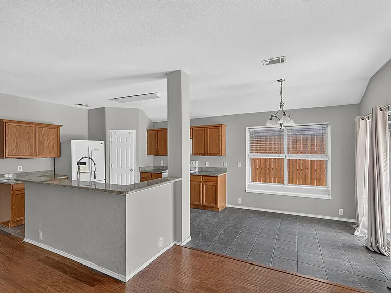 1325 Periwinkle Dr — Photo 12