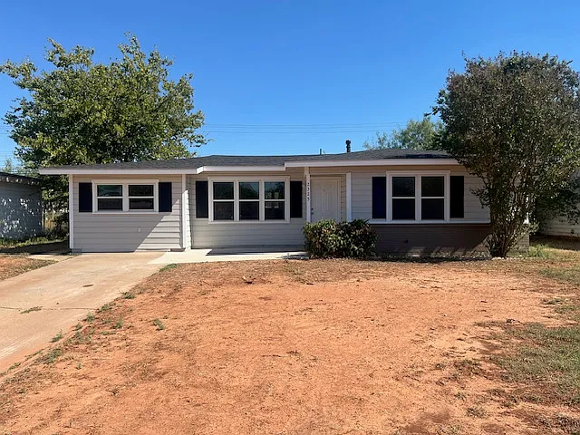2325 N Mockingbird Ln — Photo 1