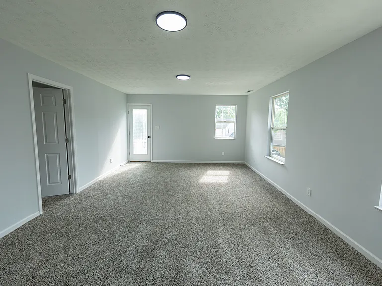 512 N Warren Ave — Photo 35