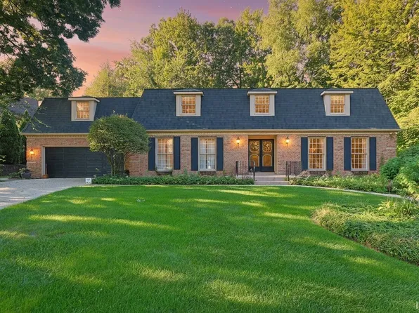 17022 Woodshire Ct, Granger, IN 46530