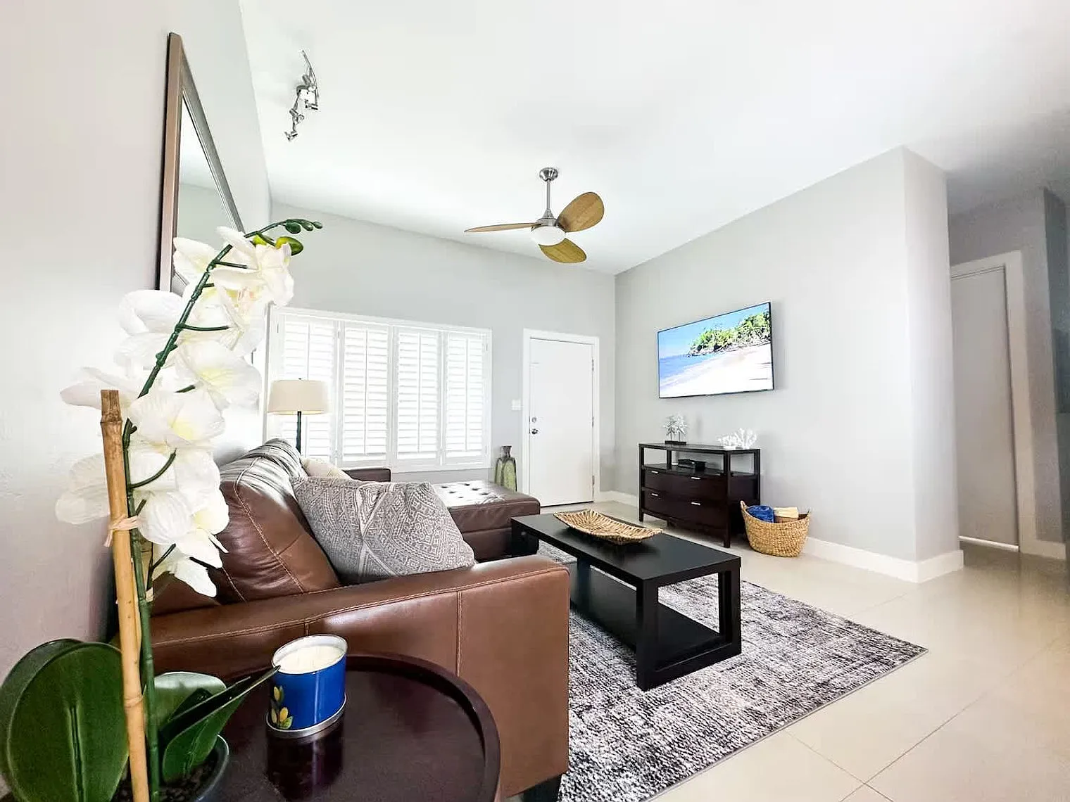 2 bed, 2.0 bath, 1194 sqft, $4,510 — Photo 2