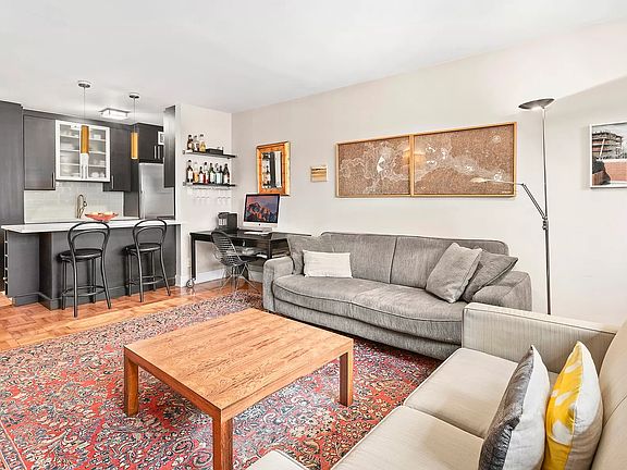 2nd image of 30 W 60th St APT 6W