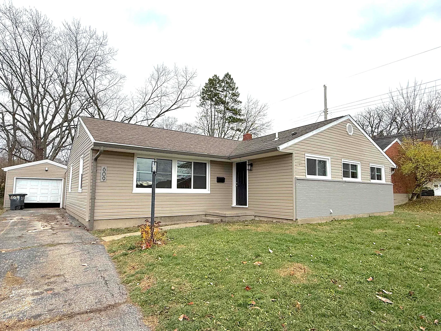 609 Florence St photo 1