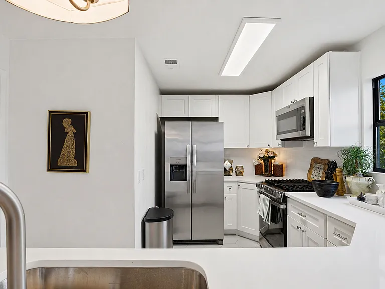 815 Annie St W — Photo 35