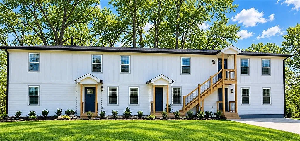 2 bed, 1.0 bath, 900 sqft, $2,300 — Photo 1