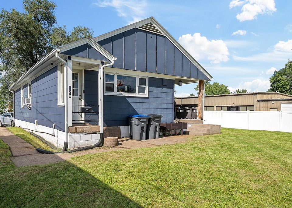 1st image of 520 9th Ave W