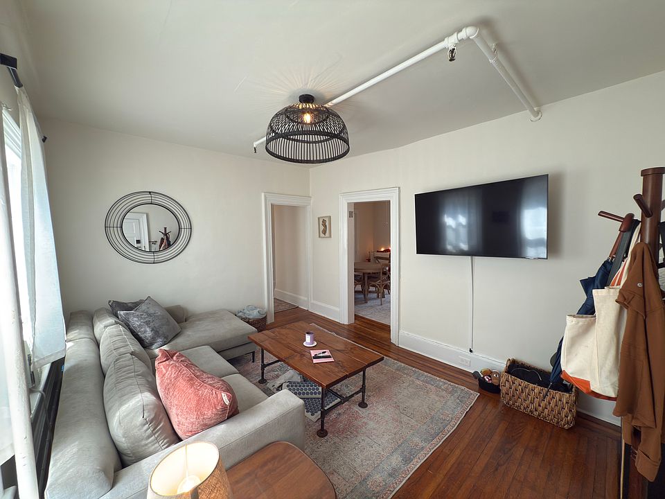 Living Room / Apt. Entrance